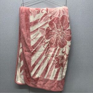 VTG SAN MARCOS FLORAL PINK & WHITE 
BLANKET